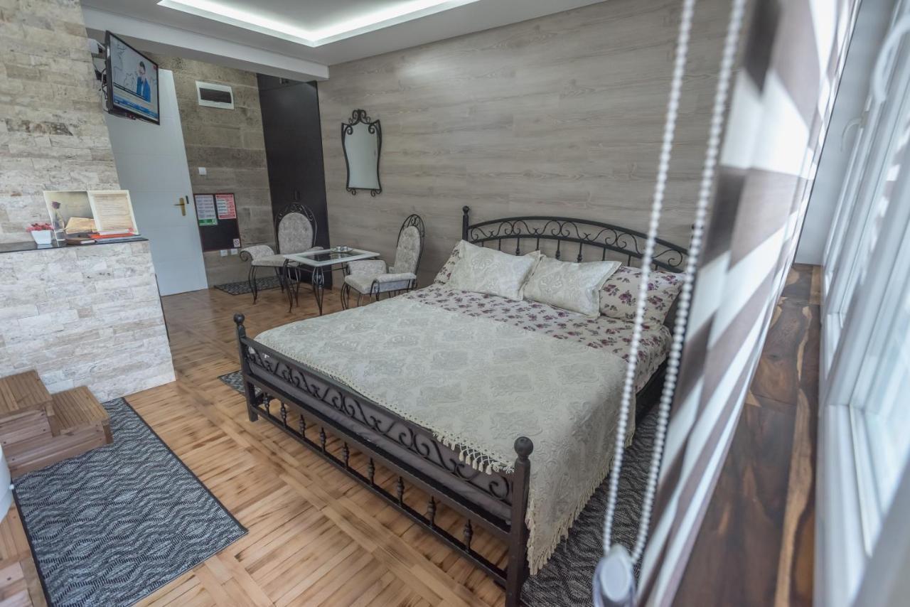 Onore Dell Sa Djakuzijem Apartment *